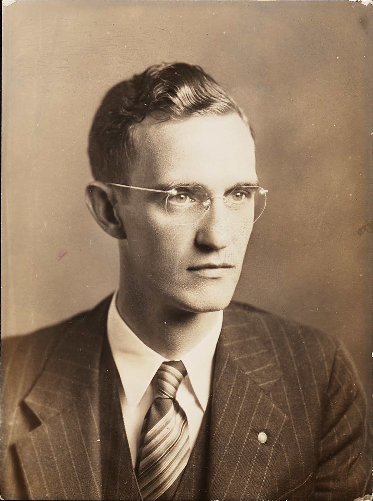 Dr. Frank b Mccracken, Sr. Dentist